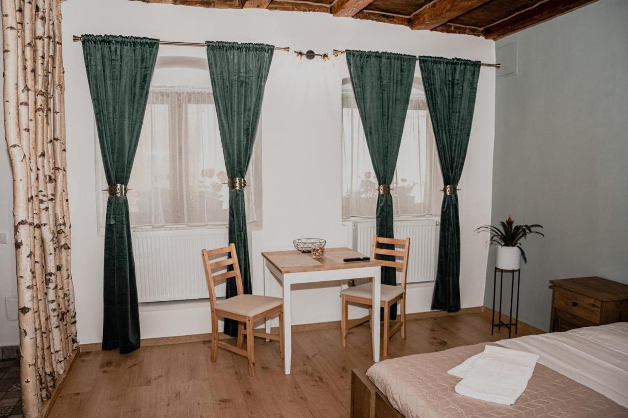 Central Garden Apartments Braşov Buitenkant foto