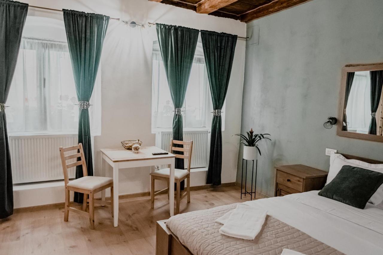 Central Garden Apartments Braşov Buitenkant foto