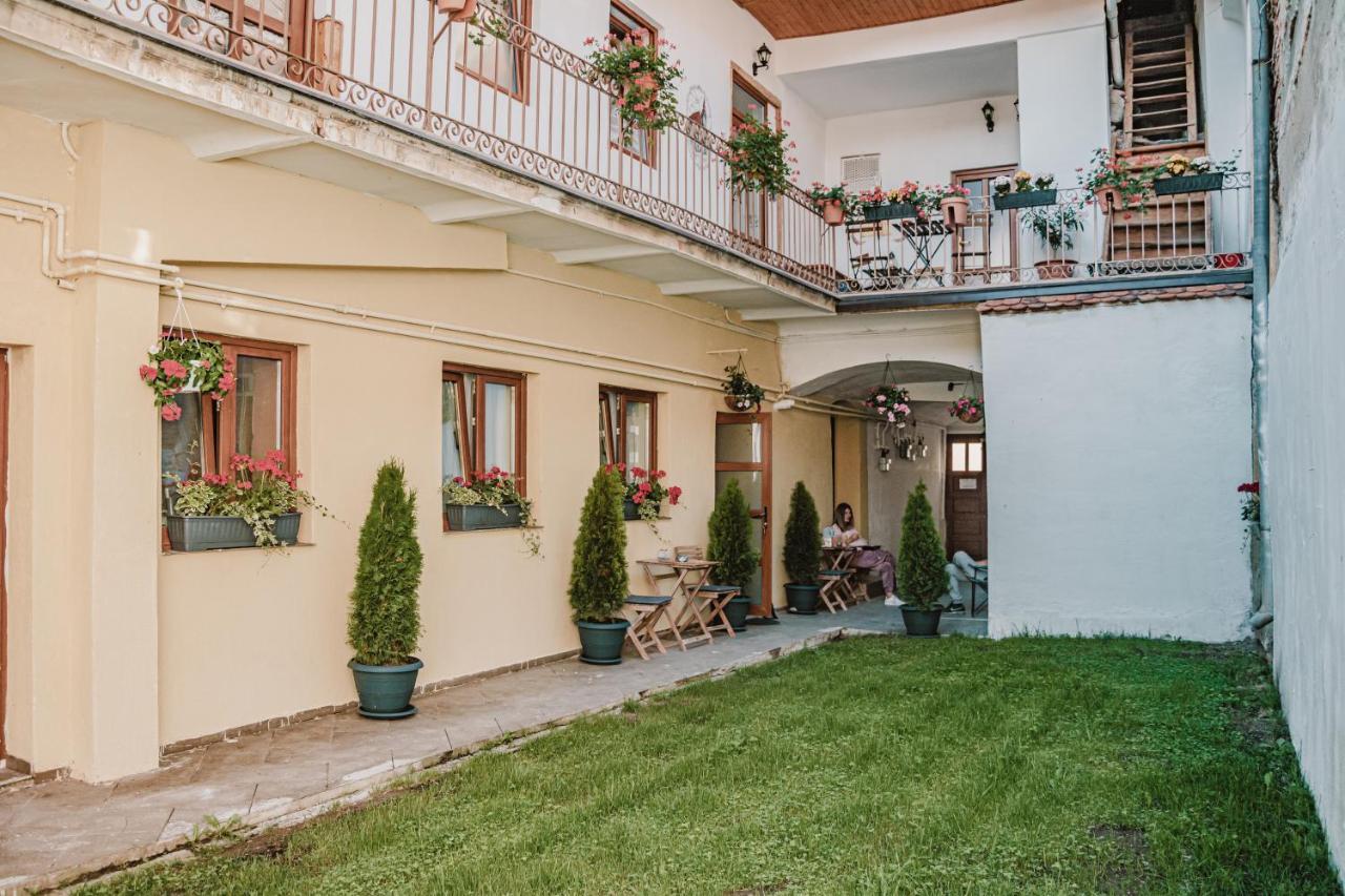Central Garden Apartments Braşov Buitenkant foto