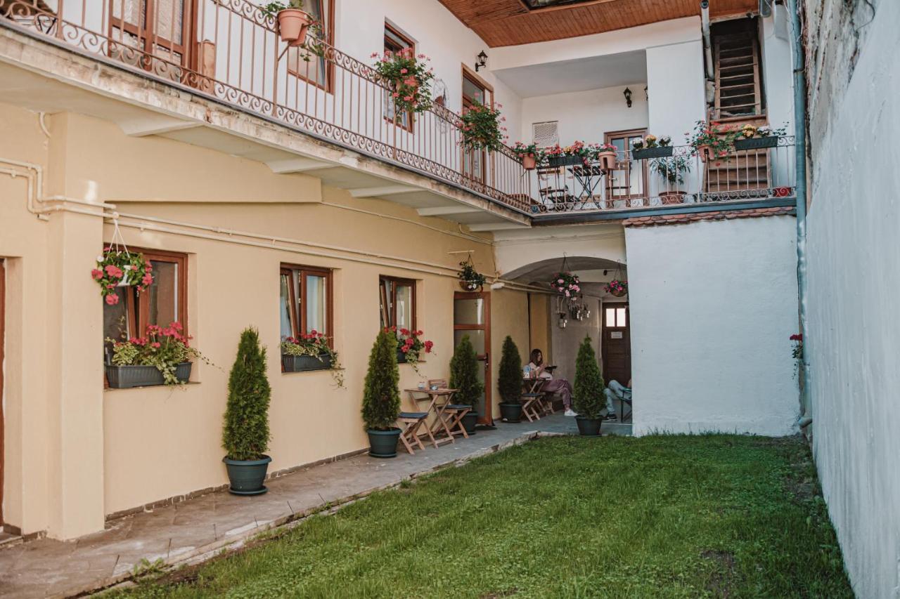 Central Garden Apartments Braşov Buitenkant foto
