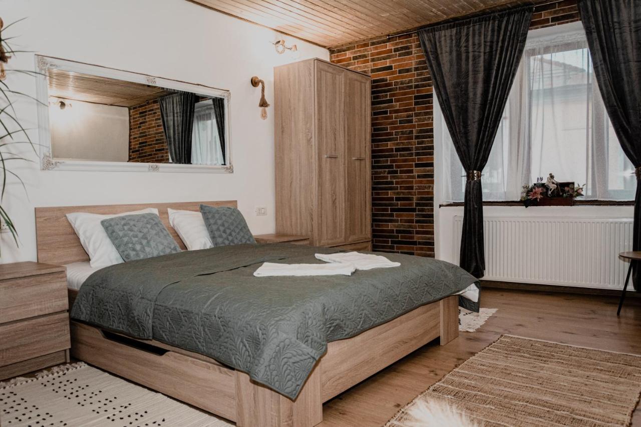 Central Garden Apartments Braşov Buitenkant foto