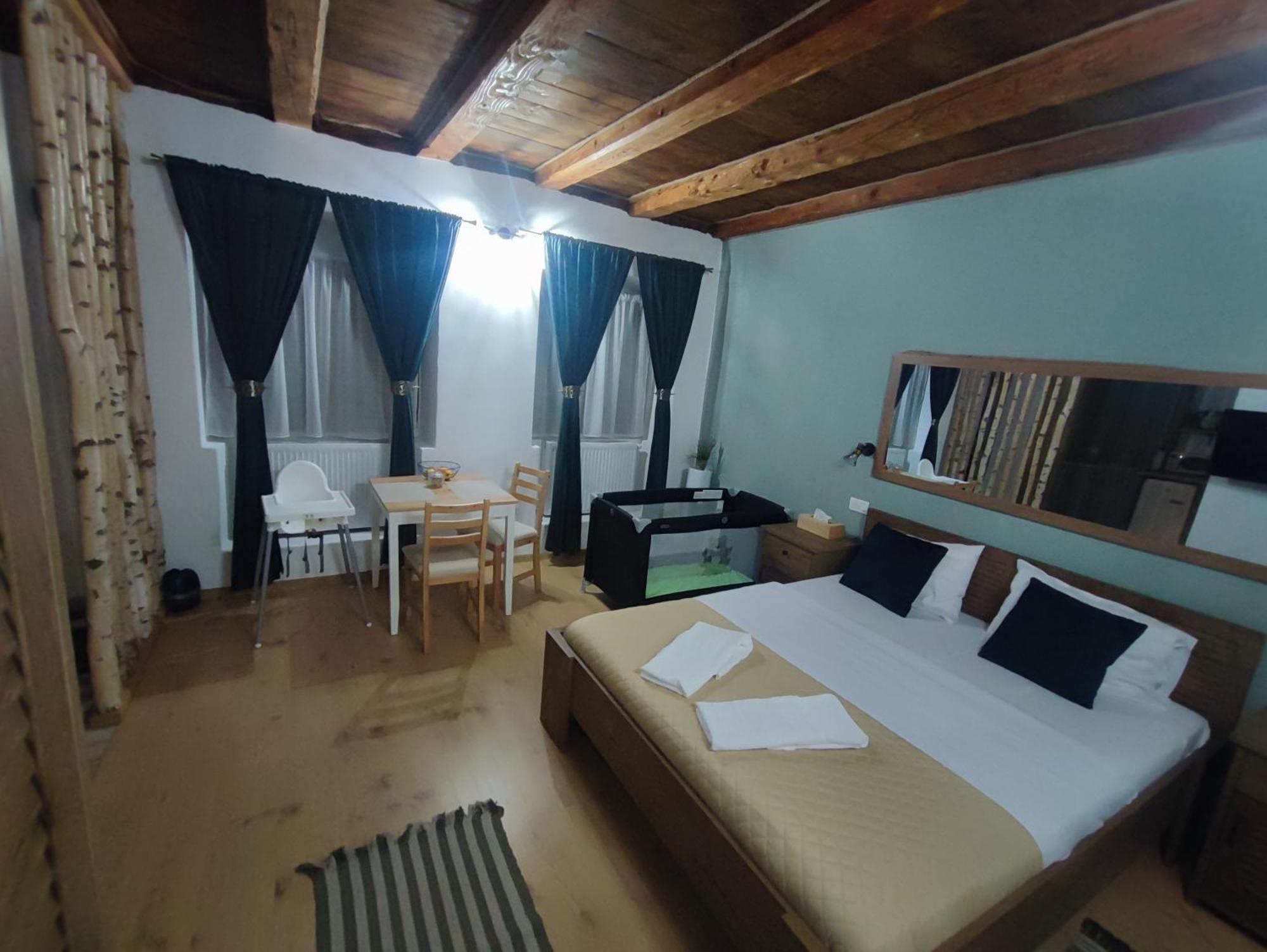 Central Garden Apartments Braşov Buitenkant foto